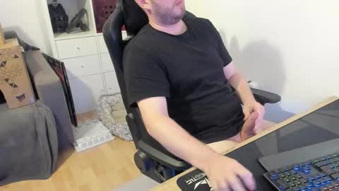 Snapshot of thommy2008 chatting on 10/07/25, 06:21 thommy2008 online show from 10/07/25, 06:21