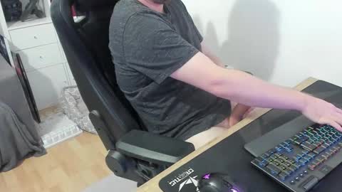 Snapshot of thommy2008 chatting on 11/03/25, 11:44 thommy2008 online show from 11/03/25, 11:44