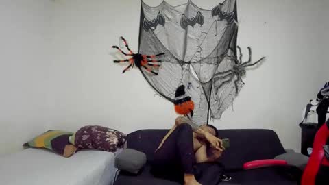 thomson_hot01 online show from 10/28/25, 05:22