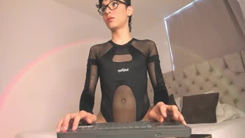 Snapshot of thomythompson chatting on 09/10/25, 03:45 Thomy T online show from 09/10/25, 03:45