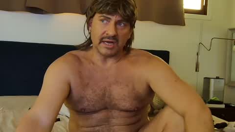 Snapshot of thongmuscle chatting on 09/16/25, 09:05 ThongMuscle online show from 09/16/25, 09:05