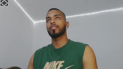 Snapshot of thonymaster chatting on 02/14/25, 03:33 thonyy online show from 02/14/25, 03:33