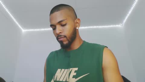 Snapshot of thonymaster chatting on 02/14/25, 06:34 thonyy online show from 02/14/25, 06:34