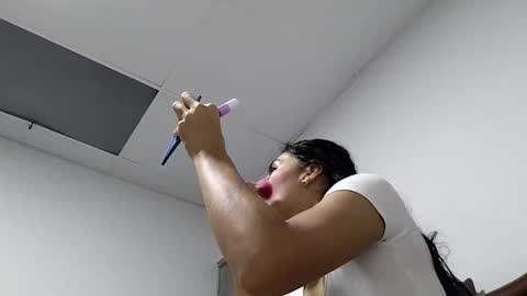 Snapshot of thonymaster chatting on 09/15/25, 11:05 thonyy online show from 09/15/25, 11:05