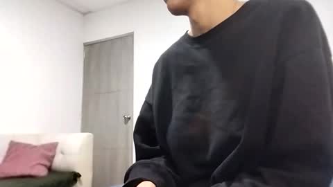 Snapshot of thonymaster chatting on 10/13/25, 12:32 thonyy online show from 10/13/25, 12:32