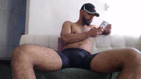 Snapshot of thonymaster chatting on 11/19/25, 08:20 thonyy online show from 11/19/25, 08:20