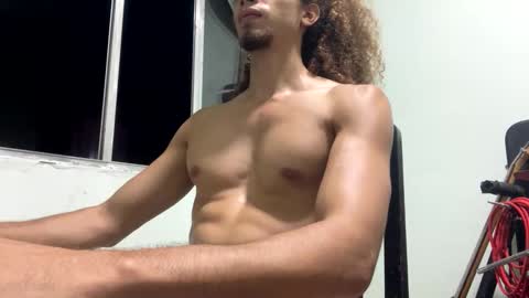 Snapshot of thorerotic chatting on 02/25/25, 01:09 thorerotic online show from 02/25/25, 01:09