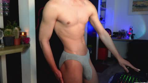   L e a n d e r   25OFF ON MY OF online show from 04/14/26, 03:51