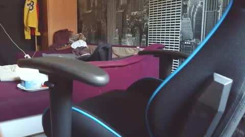 threshemmet online show from 11/28/25, 08:28