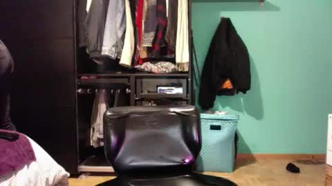 Snapshot of throatfucker2000 chatting on 01/19/25, 11:10 throatfucker2000 online show from 01/19/25, 11:10