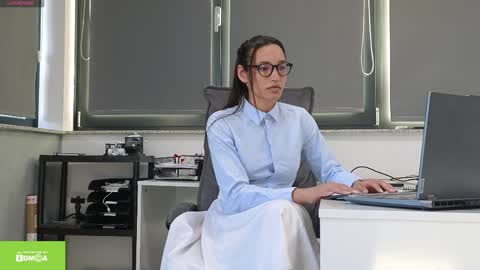 tia_j online show from 04/08/26, 03:34