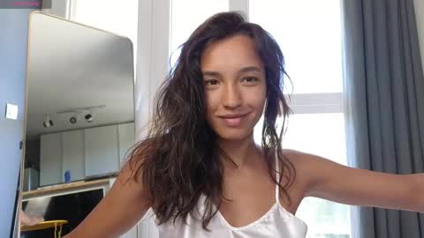 tia_j online show from 05/26/26, 07:15