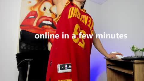 Snapshot of tiago_hannah chatting on 12/11/24, 10:03 carolina online show from 12/11/24, 10:03