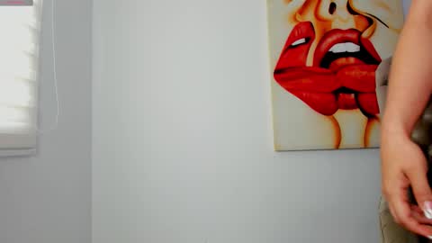 Snapshot of tiago_hannah chatting on 09/18/25, 01:57 carolina online show from 09/18/25, 01:57