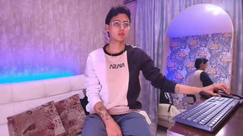 Snapshot of tian_sex chatting on 05/11/26, 03:23 online show from 05/11/26, 03:23