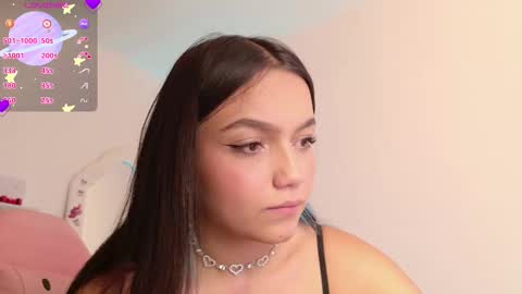 Snapshot of tianale chatting on 11/04/25, 08:08 Tiana Le online show from 11/04/25, 08:08