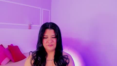 Snapshot of tiannagloww chatting on 02/14/26, 06:59 tiannagloww online show from 02/14/26, 06:59