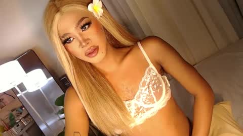 Snapshot of tiara_perezx chatting on 12/17/24, 01:07 Sam online show from 12/17/24, 01:07