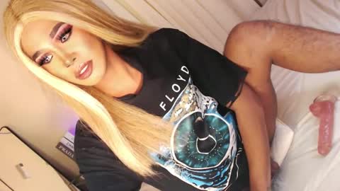 Snapshot of tiara_perezx chatting on 01/10/25, 09:23 Sam online show from 01/10/25, 09:23