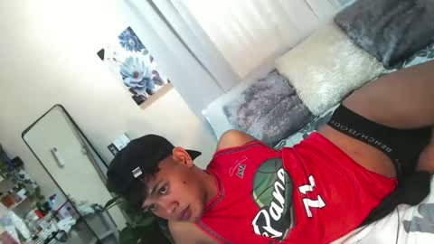Snapshot of tiara_perezx chatting on 02/15/25, 06:02 Sam online show from 02/15/25, 06:02