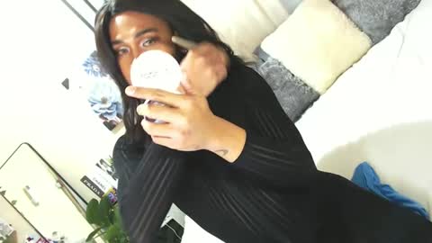 Snapshot of tiara_perezx chatting on 03/03/25, 06:04 Sam online show from 03/03/25, 06:04