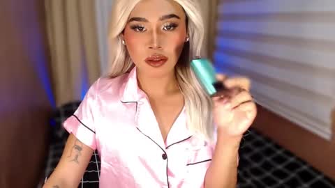 Snapshot of tiara_perezx chatting on 10/16/25, 05:47 Sam online show from 10/16/25, 05:47