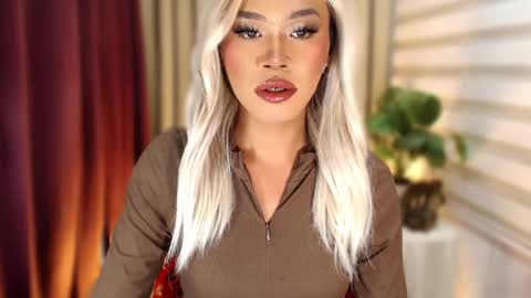 Snapshot of tiara_perezx chatting on 02/24/26, 06:50 Sam online show from 02/24/26, 06:50