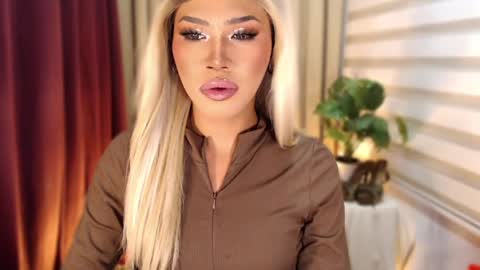 Snapshot of tiara_perezx chatting on 02/26/26, 04:39 Sam online show from 02/26/26, 04:39