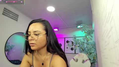 Tiara  online show from 03/22/26, 03:32