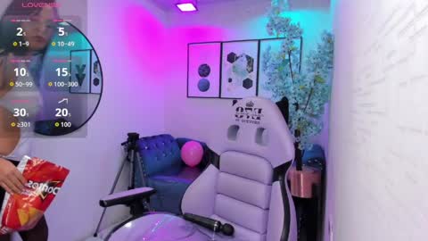 Tiara  online show from 05/16/26, 08:11