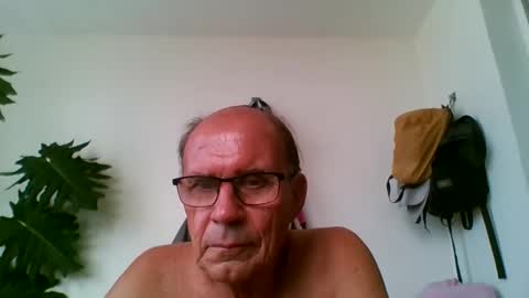 tiaretiareopui online show from 11/15/25, 09:39