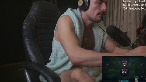 Snapshot of tickle_my_pickle07 chatting on 12/02/24, 04:42 tickle_my_pickle07 online show from 12/02/24, 04:42