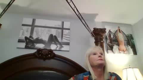 Snapshot of ticklemepink696969 chatting on 12/29/24, 10:25 ticklemepink696969 online show from 12/29/24, 10:25