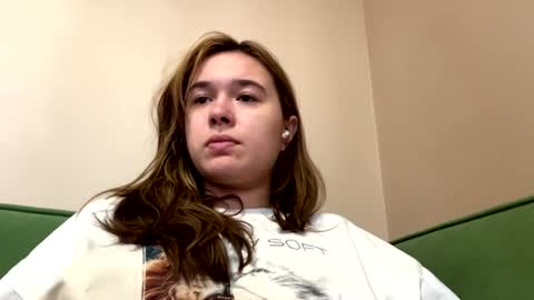 Snapshot of tierraclement chatting on 06/18/26, 08:14 Nika online show from 06/18/26, 08:14