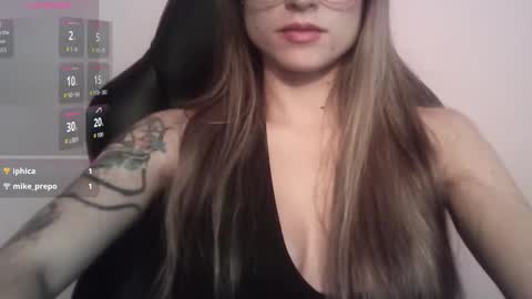 Snapshot of tifanny_a chatting on 11/19/25, 09:37 Tifanny online show from 11/19/25, 09:37