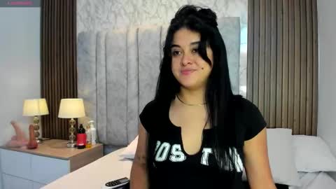 Snapshot of tifany__ross chatting on 10/18/25, 07:36 Tiff3 online show from 10/18/25, 07:36