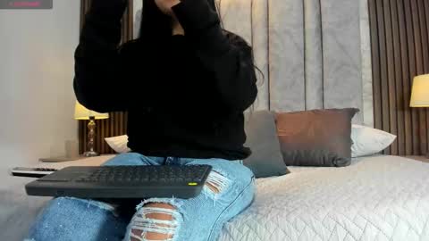 Snapshot of tifany__ross chatting on 10/30/25, 05:35 Tiff3 online show from 10/30/25, 05:35