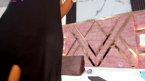 Snapshot of tifany_bigdick chatting on 01/29/25, 06:28 Tifanny online show from 01/29/25, 06:28