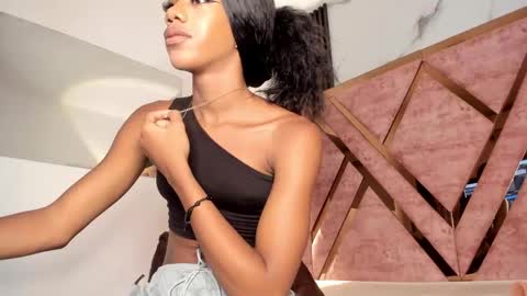 Snapshot of tifany_bigdick chatting on 09/19/25, 07:03 Tifanny online show from 09/19/25, 07:03