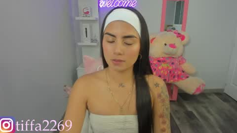 Snapshot of tifany_tay2 chatting on 01/18/25, 03:42 hey am julietha online show from 01/18/25, 03:42