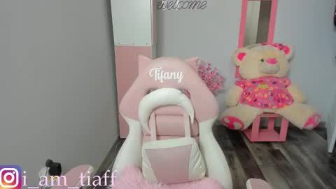 Snapshot of tifany_tay2 chatting on 02/13/25, 07:24 hey am julietha online show from 02/13/25, 07:24