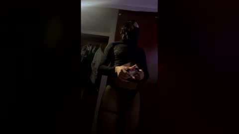 Snapshot of tifanyfem chatting on 12/22/25, 07:38 tifanyfem online show from 12/22/25, 07:38