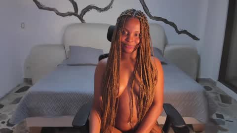 Snapshot of tifanytaylor1_ chatting on 12/20/24, 09:00 TIFF online show from 12/20/24, 09:00