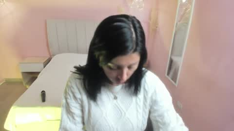 Snapshot of tiffani__love chatting on 02/04/25, 12:00 Tiffany online show from 02/04/25, 12:00