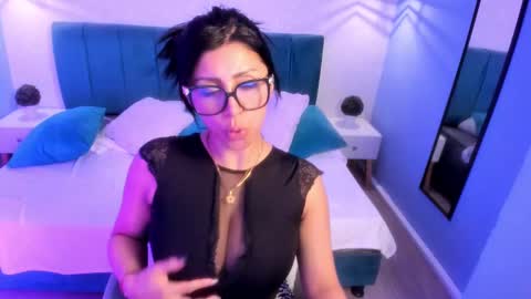 Snapshot of tiffani__love chatting on 02/19/25, 06:43 Tiffany online show from 02/19/25, 06:43