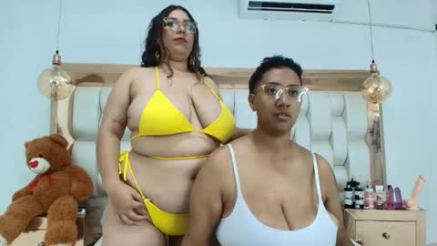 Snapshot of tiffantyandstacy chatting on 09/17/25, 07:59 Tiffany and Stacy online show from 09/17/25, 07:59