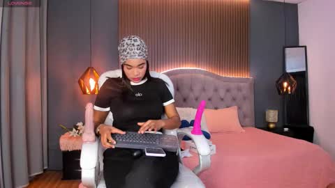 tiffany__charm_ online show from 01/08/26, 03:20