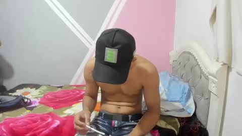 Snapshot of tiffany_and_leunam chatting on 02/06/25, 02:22 tiffany_and_leunam online show from 02/06/25, 02:22