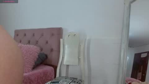 Snapshot of tiffany_beauty18 chatting on 02/18/25, 02:06 Tifanny online show from 02/18/25, 02:06