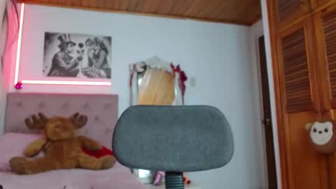 Snapshot of tiffany_beauty18 chatting on 10/06/25, 02:25 Tifanny online show from 10/06/25, 02:25